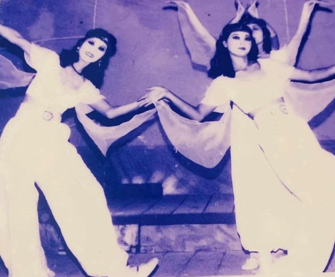Nghệ sĩ Hoài Thanh (phải) trong một vở múa năm 1983. Ảnh: Nhân vật cung cấp