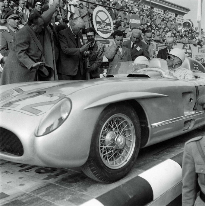 Mille Miglia 1955 - cuộc đua xe cổ điển được mệnh danh đẹp nhất thế giới tại Italy.
