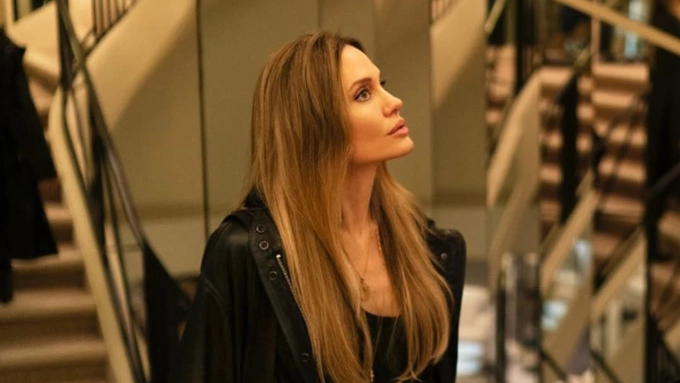Angelina Jolie trong phim Couture. Ảnh: Pathé