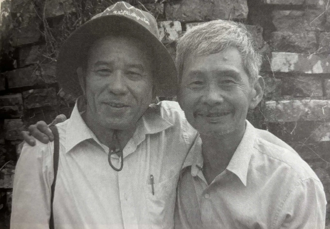 Ông Đào Chí Thành (trái) và Nguyễn Thanh Quang tại Thành cổ Quảng Trị năm 2014. Ảnh: Sách Hồi ức Quảng Trị