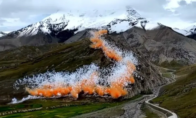 Bậc thầy pháo hoa xin lỗi vì show 'rồng bay' trên núi Himalaya