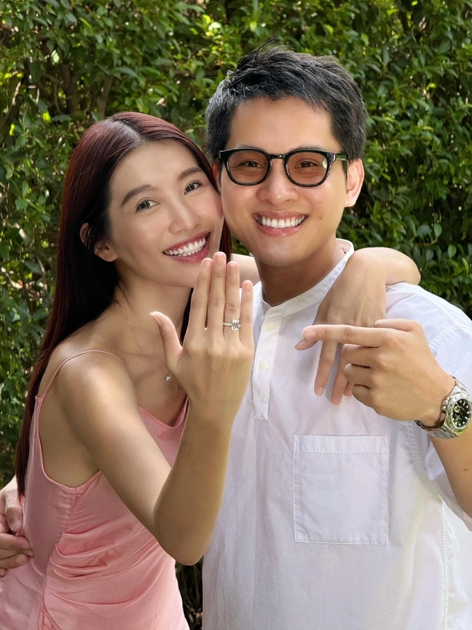 Á hậu Quỳnh Châu nhận lời cầu hôn của bạn trai.