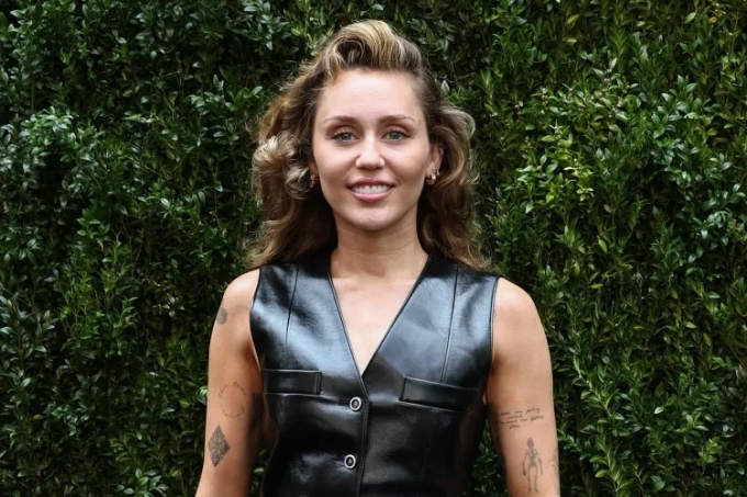 Miley Cyrus trong bộ ảnh thực hiện hồi tháng 6. Ảnh: WireImage