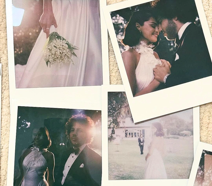 Những bức ảnh chụp bằng máy polaroid.