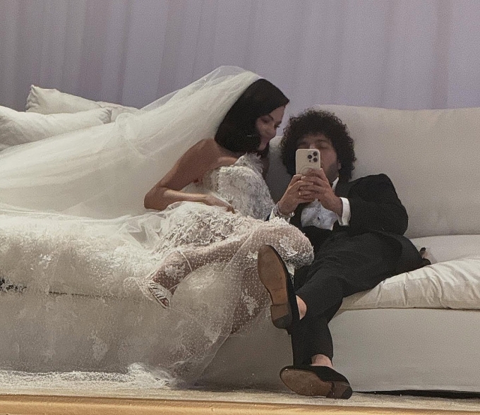 Selena Gomez và Benny Blanco trong hậu trường hôn lễ. Ảnh: Instagram/ Benny Blanco