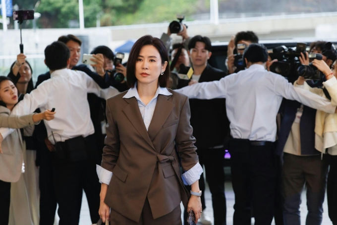 Tuyên Huyên, 55 tuổi, đóng cường nhân thương trường. Ảnh: HK01
