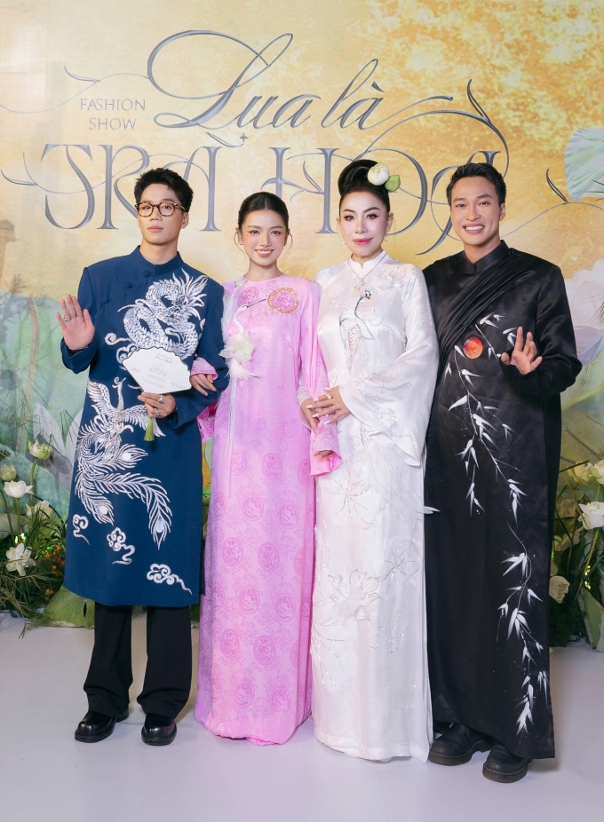 Dàn mỹ nhân tạo dáng trên thảm đỏ show Lụa là trà hoa - 1