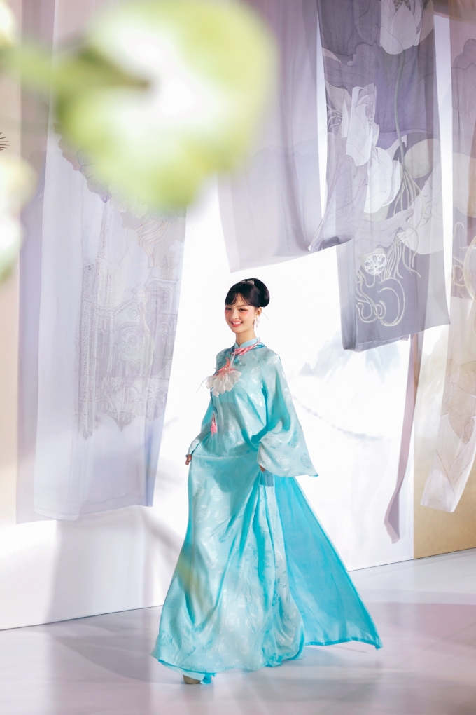 Dàn mỹ nhân tạo dáng trên thảm đỏ show Lụa là trà hoa - 4