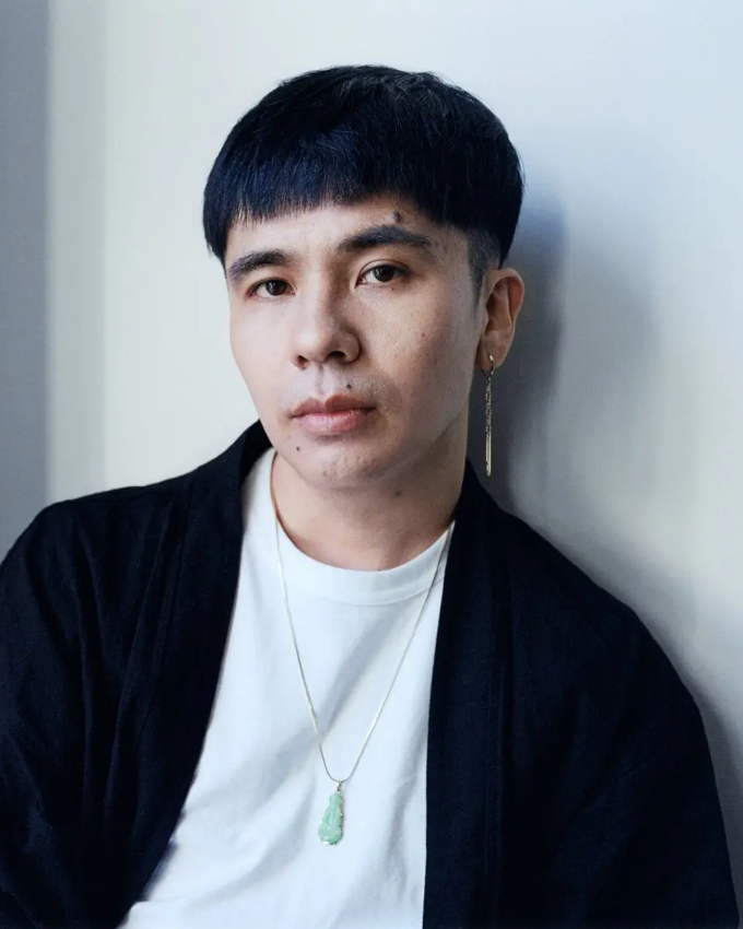 Nhà văn Ocean Vuong. Ảnh: Jody Rogac