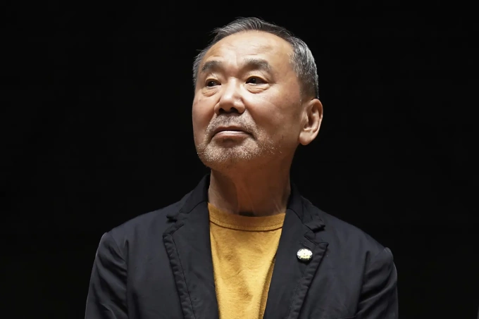 Nhà văn Murakami. Ảnh: AP
