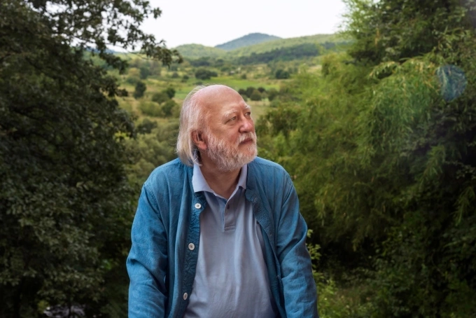 Nhà văn Hungary László Krasznahorkai, 71 tuổi, là chủ nhân giải Nobel Văn học 2025. Trước mùa giải 2025, László Krasznahorkai là một trong số những tên tuổi được nhiều trang quốc tế nhắc đến. Ảnh: Lenke Szilagyi