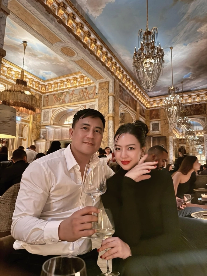 Ảnh trong bài viết: Băng Di 'Đất rừng phương Nam' nhận lời cầu hôn Băng Di và bạn trai hẹn hò trong chuyến du lịch nước ngoài năm 2024. Ảnh: Nhân vật cung cấp