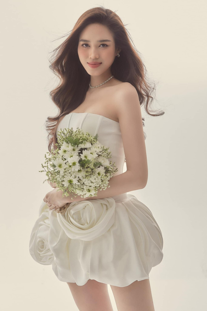 Đỗ Thị Hà trong bộ ảnh thời trang với kiểu đầm cưới tôn dáng. Ảnh: Nhân vật cung cấp