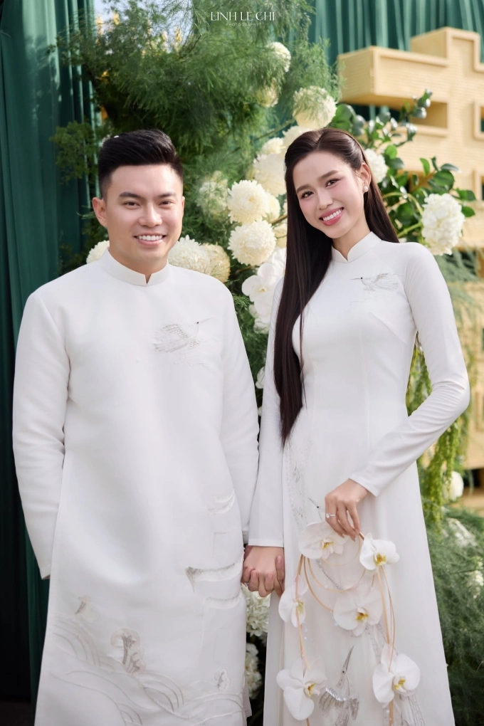 Cô dâu Đỗ Thị Hà bên chú rể.