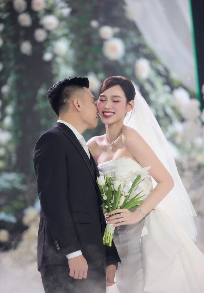 Hình ảnh tại đám cưới của Đỗ Hà - Viết Vương (page 2) - 9