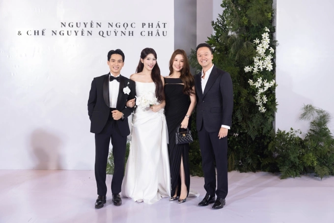 Vợ chồng Diễm My 9x gửi lời chúc