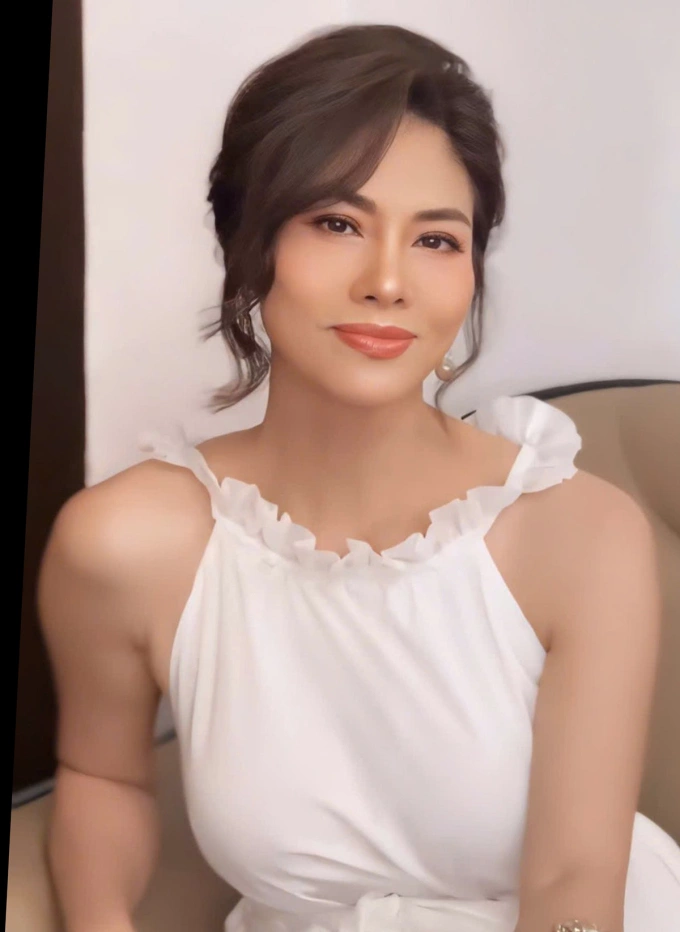 Ca sĩ Hồ Lệ Thu trong hậu trường quay video nhạc Say một đời vì em vào đầu tháng 10 năm nay. Ảnh: Nhân vật cung cấp