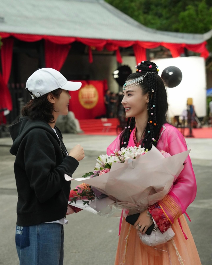 Lê Tư (trái) và Bá Chi. Ảnh: Iqiyi