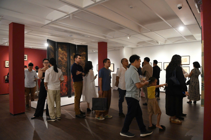 Chân dung danh họa Tô Ngọc Vân tại triển lãm. Ảnh: BTC