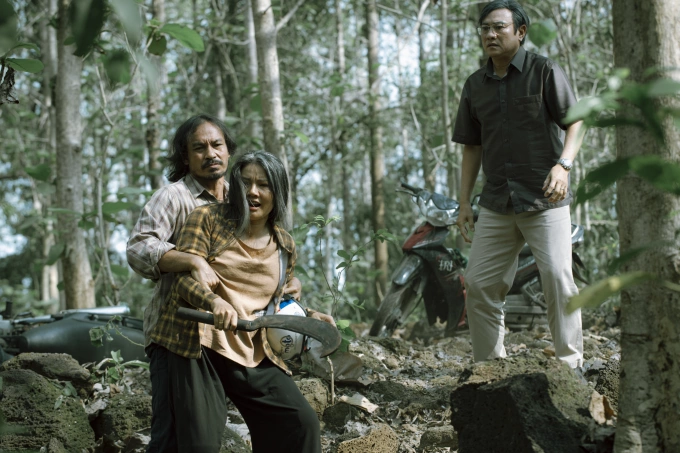 Hoàng Phúc, Kiều Trinh và Thạch Kim Long có nhiều cảnh căng thẳng trong phim. Ảnh: ERS Factory