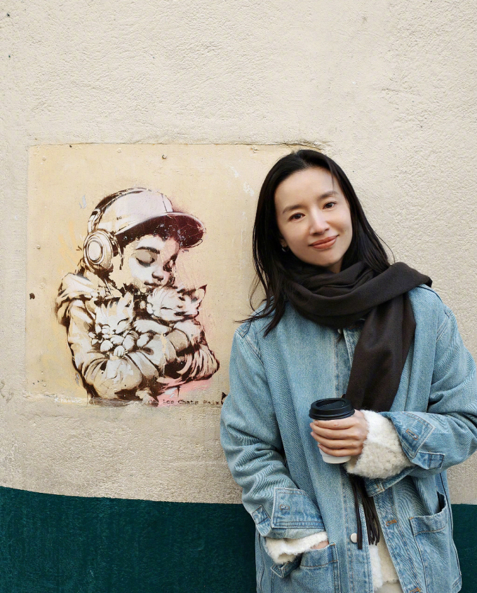 Đổng Khiết ở Pháp hồi tháng 10. Ảnh: Weibo