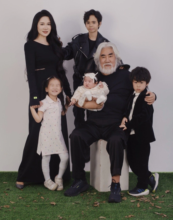 Gia đình Trương Kỷ Trung. Ảnh: Weibo