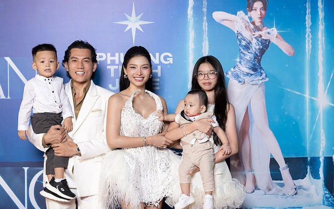 Gia đình Phương Trinh Jolie, Lý Bình tại họp báo chiều 4/11. Ảnh: Nhân vật cung cấp