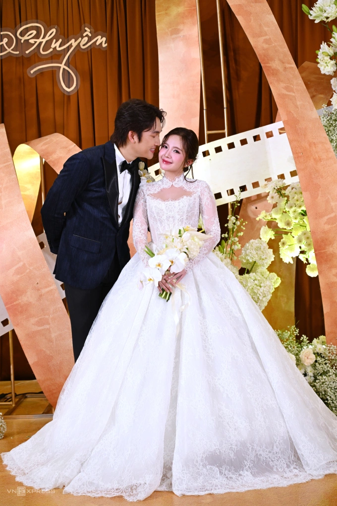 Đình Tú - Ngọc Huyền trong lễ cưới. Ảnh: Giang Huy