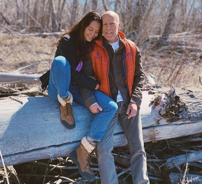 Bruce Willis và Emma Heming trong chuyến đi chơi năm 2022. Ảnh: Instagram/ Emma Heming Willis