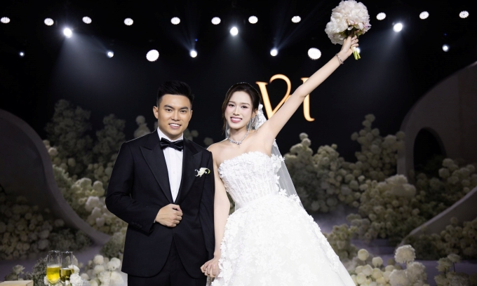 Vợ chồng Đỗ Thị Hà tại tiệc cưới hôm 9/11 ở Hà Nội. Ảnh: Linh Lê Chí