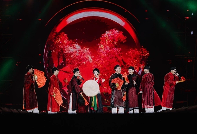 Tiết mục Đào liễu của dàn anh trai cùng NSND Thu Huyền.