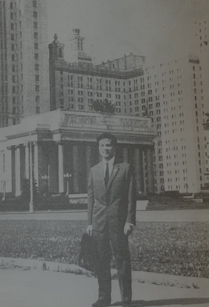 Giáo sư, Tiến sĩ Ngô Huy Cẩn thời trẻ. Ảnh: Sách Nhìn lại những thu xanh