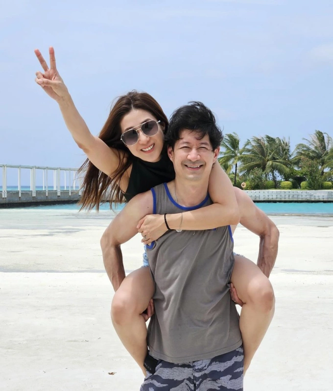 Vợ chồng Chung Gia Hân, Jeremy 54 tuổi. Ảnh: St Headline