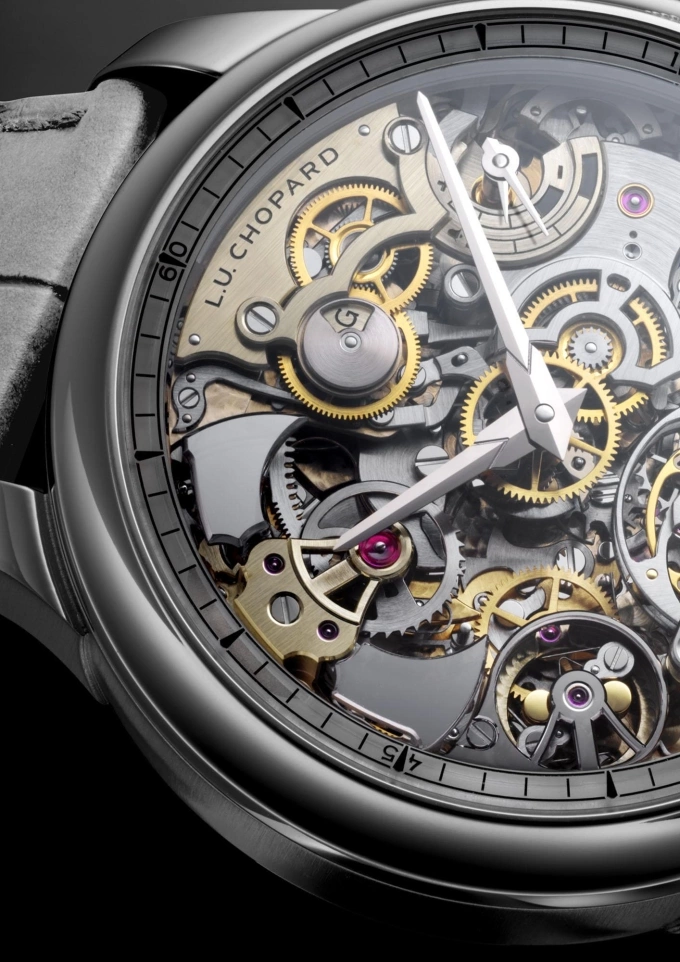Trái tim của dàn nhạc kim khí được hợp thành từ 686 chi tiết. Khi cơ chế hoạt động, 34 linh kiện sẽ di chuyển đồng bộ chỉ trong 0,03 giây để các búa gõ vào gông, tạo ra âm thanh. Ảnh: Chopard