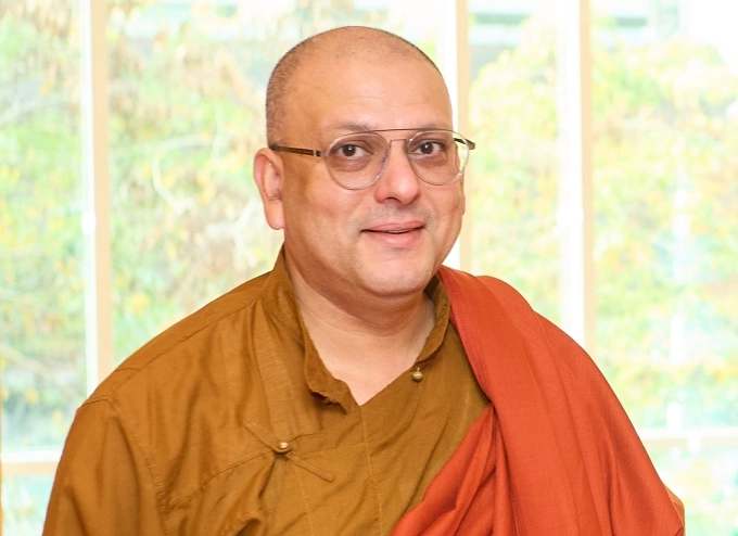 Tôn sư Tenzin Priyadarshi Rinpoche. Ảnh: Nhã Nam