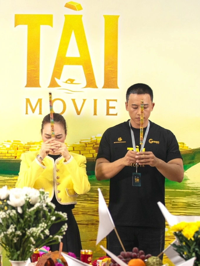 Mai Tài Phến và Mỹ Tâm ở buổi khai máy phim điện ảnh. Ảnh: Nhân vật cung cấp