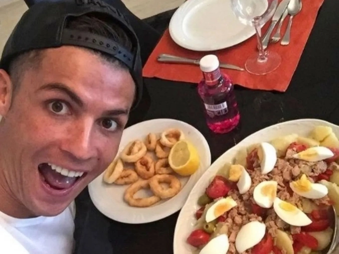 Một bữa ăn của Ronaldo. Ảnh: Instagram/Crisitiano