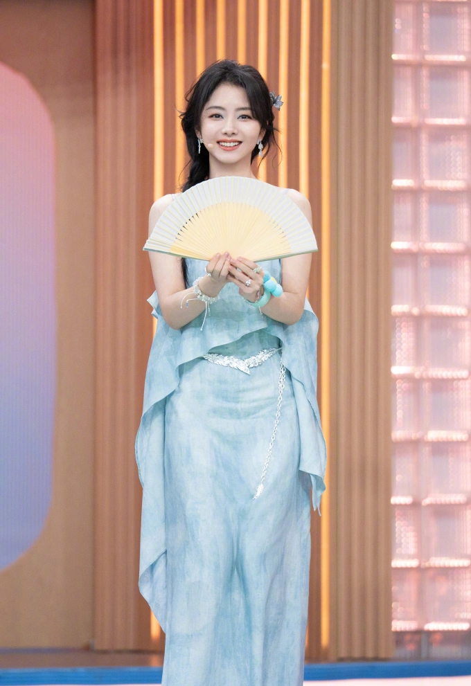 Tùng Vận ở show Chào thứ bảy. Ảnh: Mango TV