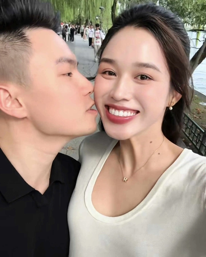 Một trong số loạt hình ảnh lúc hẹn hò chồng được Đỗ Thị Hà chia sẻ ngày 27/12.