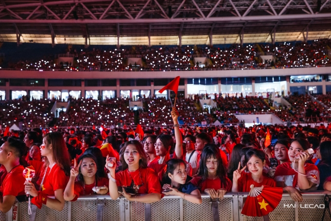 Khán giả ở concert Tổ quốc trong tim, ngày 12/8. Ảnh: Hải Lê Cao