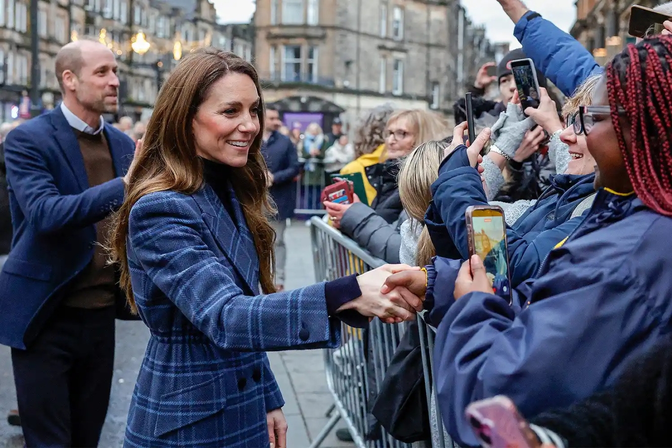 Vương phi Kate Middleton tự thiết kế áo khoác - Báo ...
