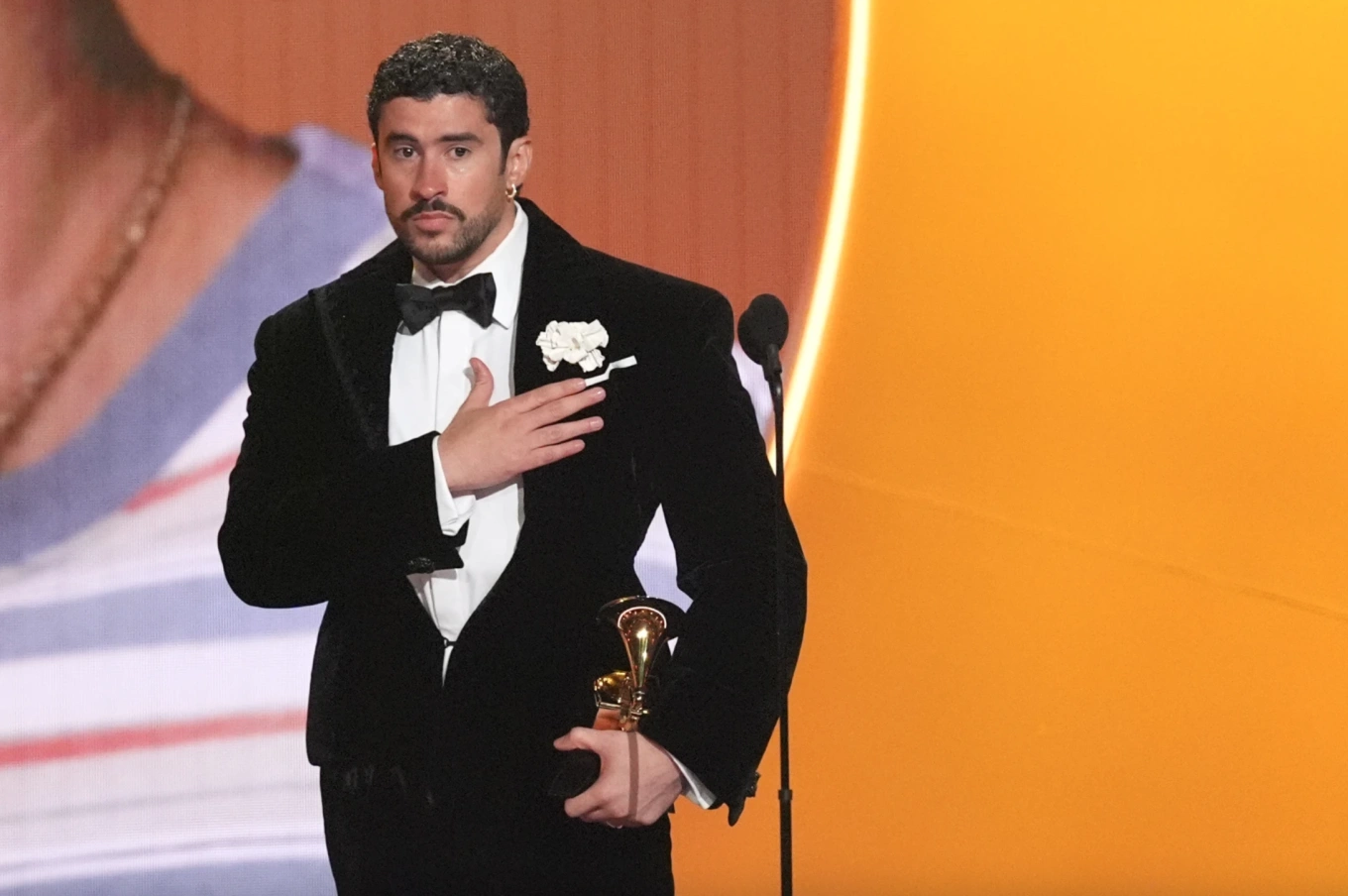 Bad Bunny lĂ m nĂŞn lịch sỠở Grammy 2026 - Báo VnExpress Giải trĂ