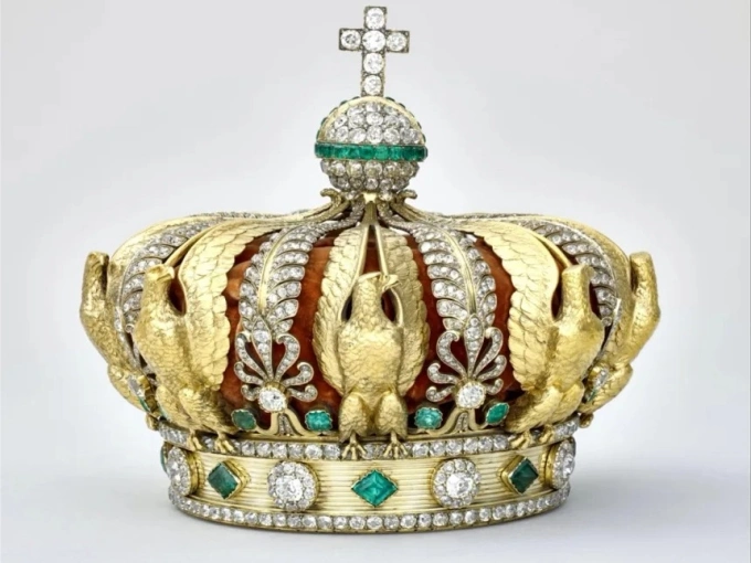 Vương miện ở trạng thái nguyên bản trước khi bị cướp. Ảnh: Louvre