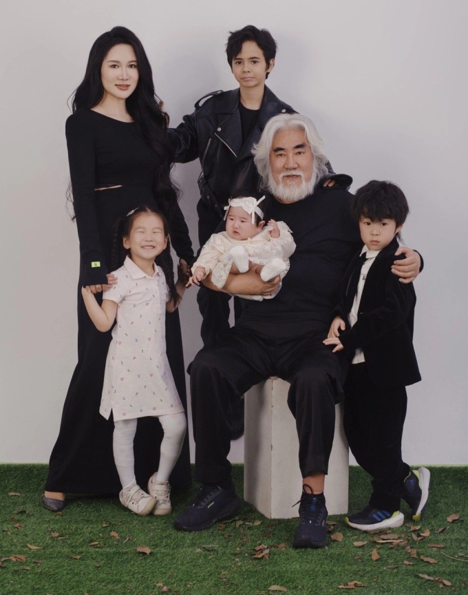 Gia đình Trương Kỷ Trung. Ảnh: Weibo