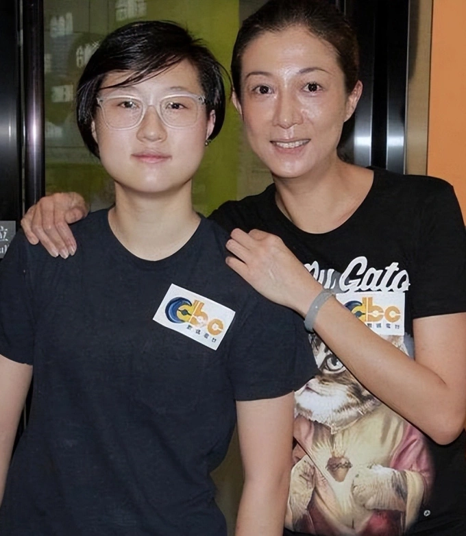 Ngô Ỷ Lợi (phải) và Ngô Trác Lâm. Ảnh: St Headline