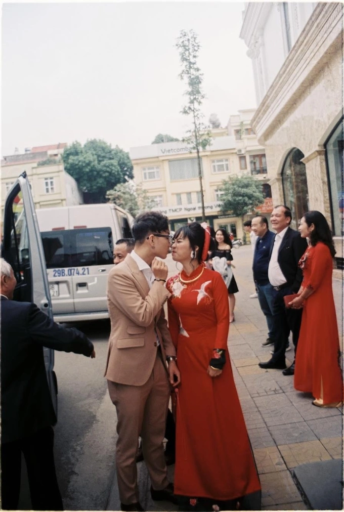 Hoàng Dũng, Khánh Linh trong lễ ăn hỏi năm 2020. Ảnh: Nhân vật cung cấp