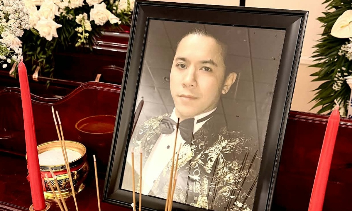 Đồng nghiệp viếng Kasim Hoàng Vũ