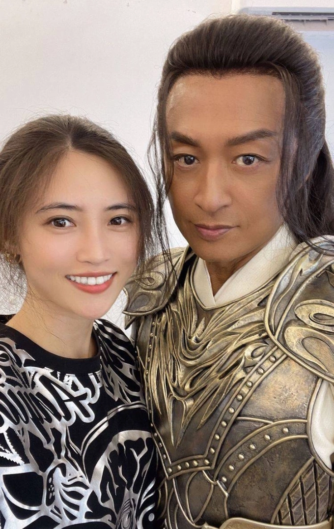 Mã Cảnh Đào bên bạn gái kém anh 26 tuổi. Ảnh: Weibo