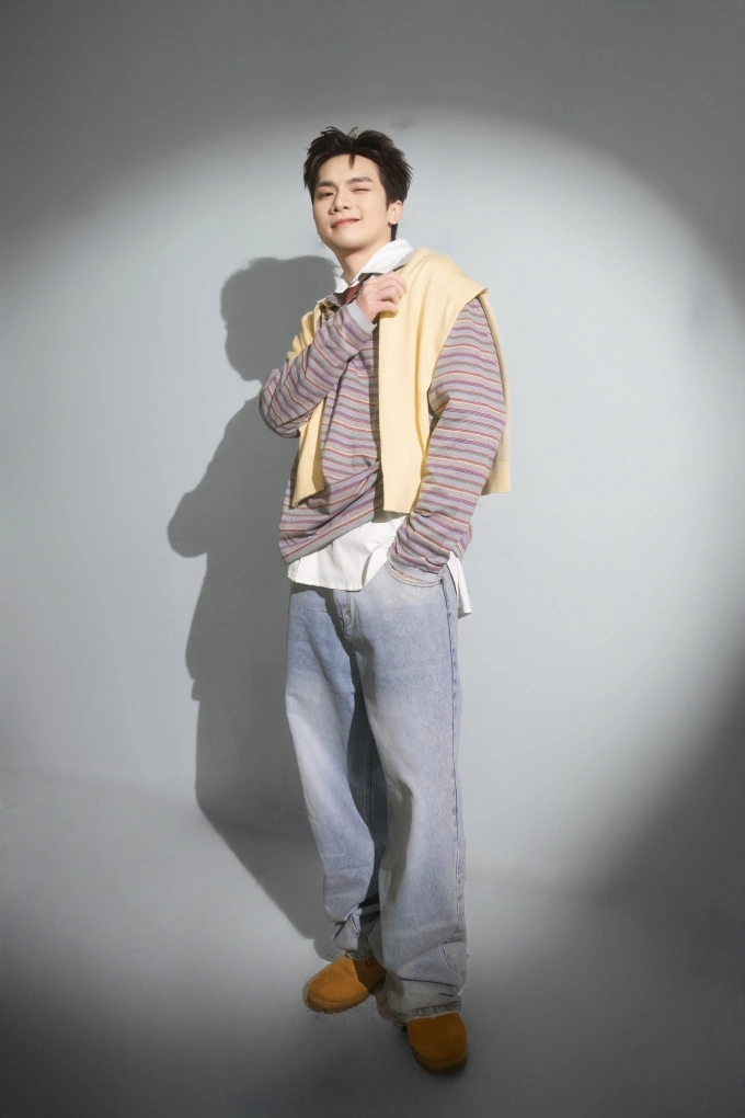 Ca sĩ Vương Bình trong bộ ảnh thời trang thực hiện đầu năm.