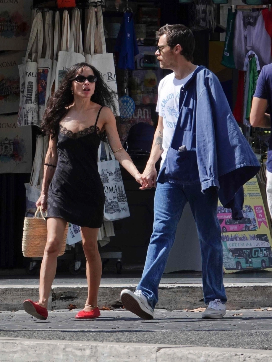Phong cách ngẫu hứng của Harry Styles, Zoë Kravitz - Báo VnExpress Giải trí